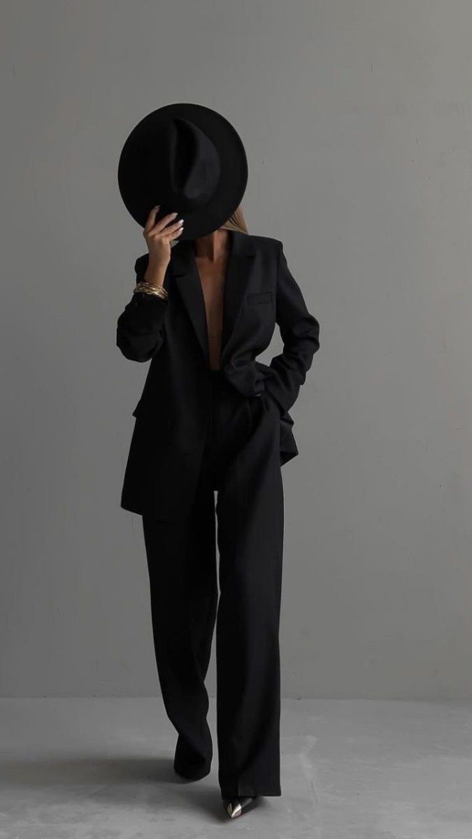 Read more about the article What to Wear to a Corporate Event: Style Tips for the Professional Woman